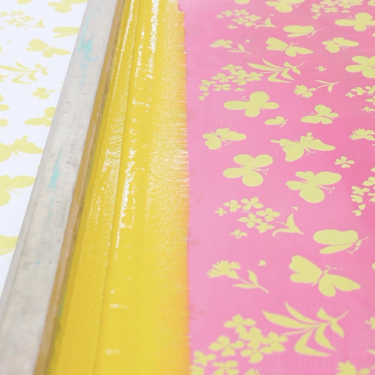 BUTTERFLIES-BUTTERCUP-SCHUMACHER-TL400000 - Schumacher Fabric