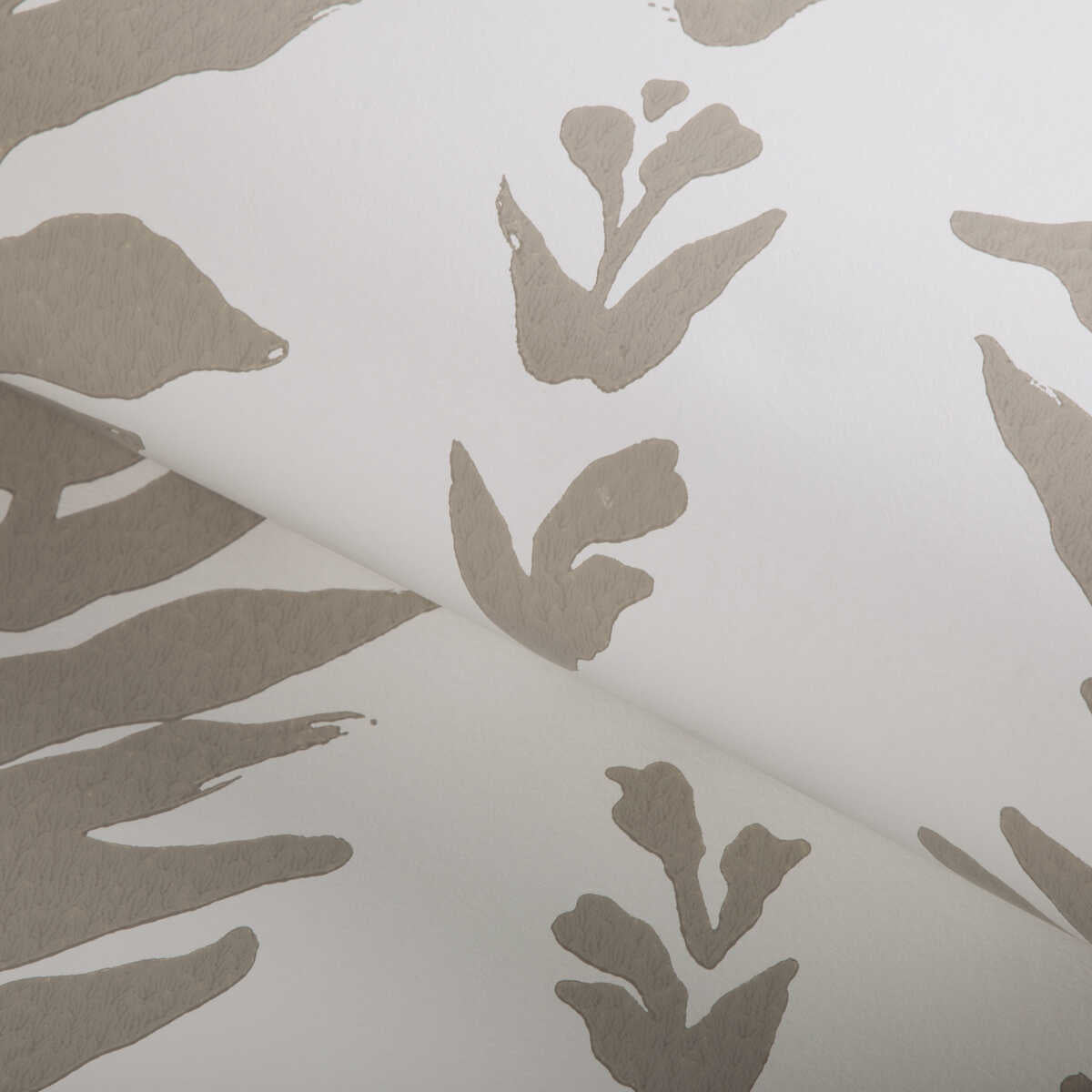 Climbing Leaves Wp - Fawn - KRAVET COUTURE Wallpaper