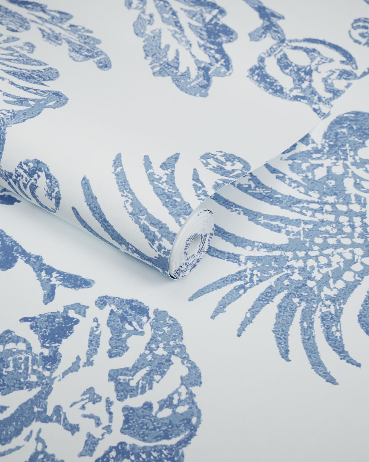 Eunice Vine Wp - Boca Blue - Kravet Couture Wallpaper