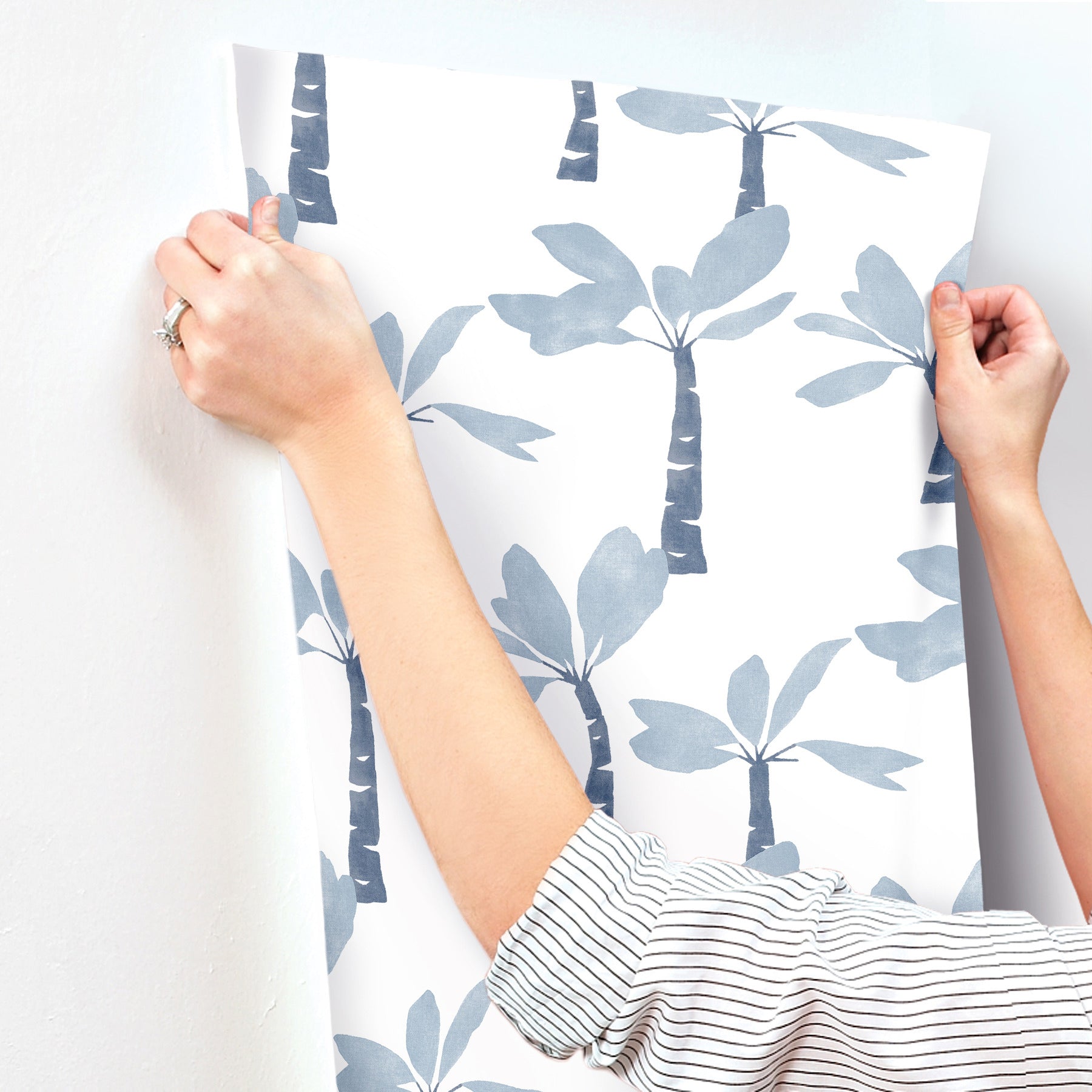 painted-oasis-wallpaper-ultramarine-york-wallcoverings-zm2837