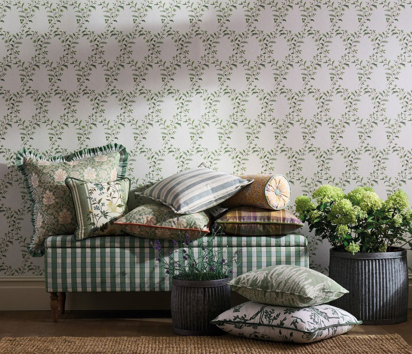 Honfleur Hollingbourne Trellis Ivory/Eucalyptus - Nina Campbell - NCW4596-02 Wallcovering