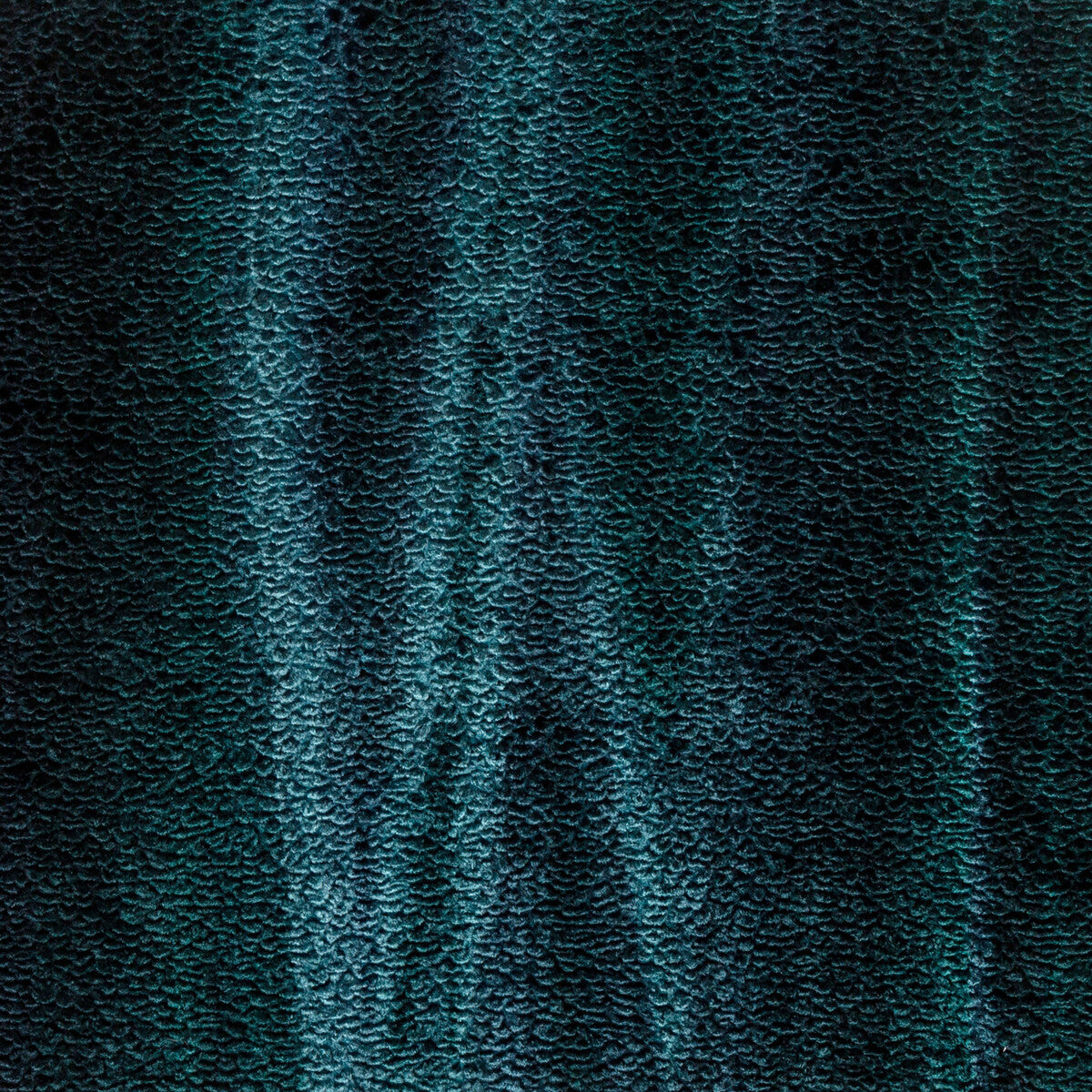 35386350-faeroes-peacock-kravet-couture
