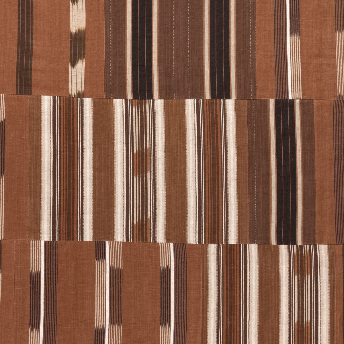 37630240-yacuma-madera-kravet-couture