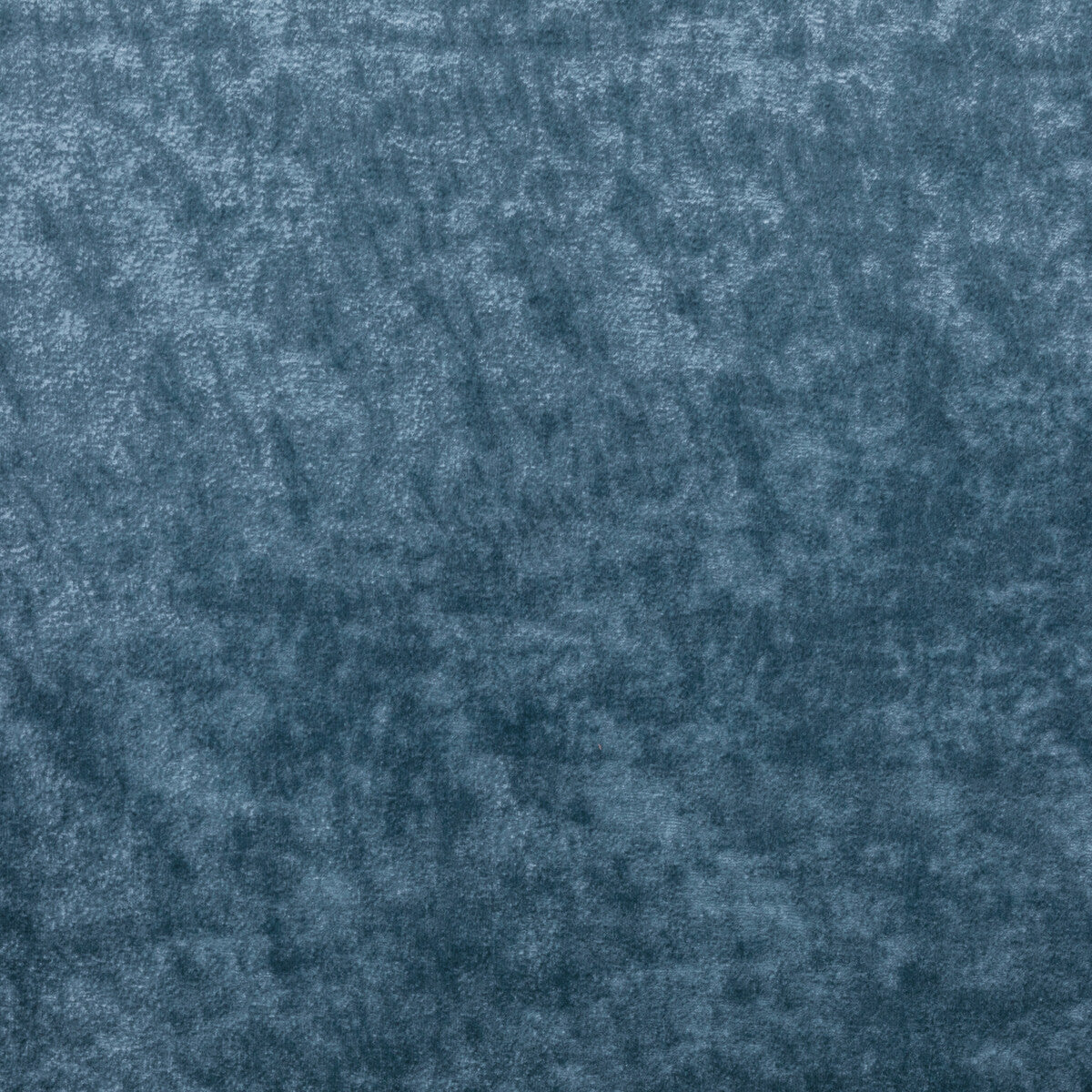 36065150-triumphant-glacier-kravet-couture