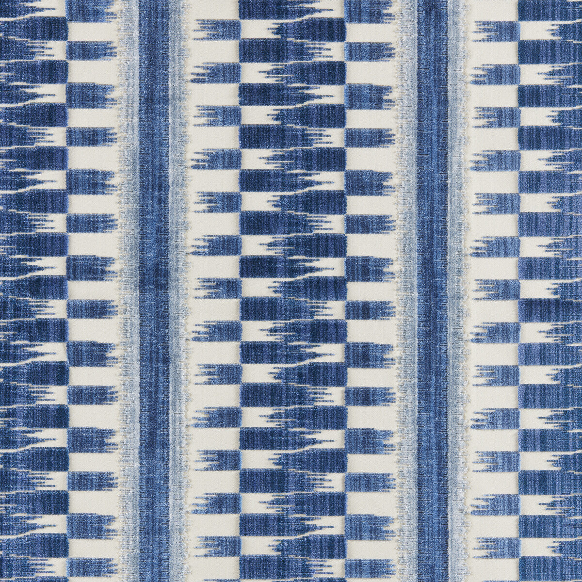 8025102550-flamme-velvet-blue-brunschwig-fils