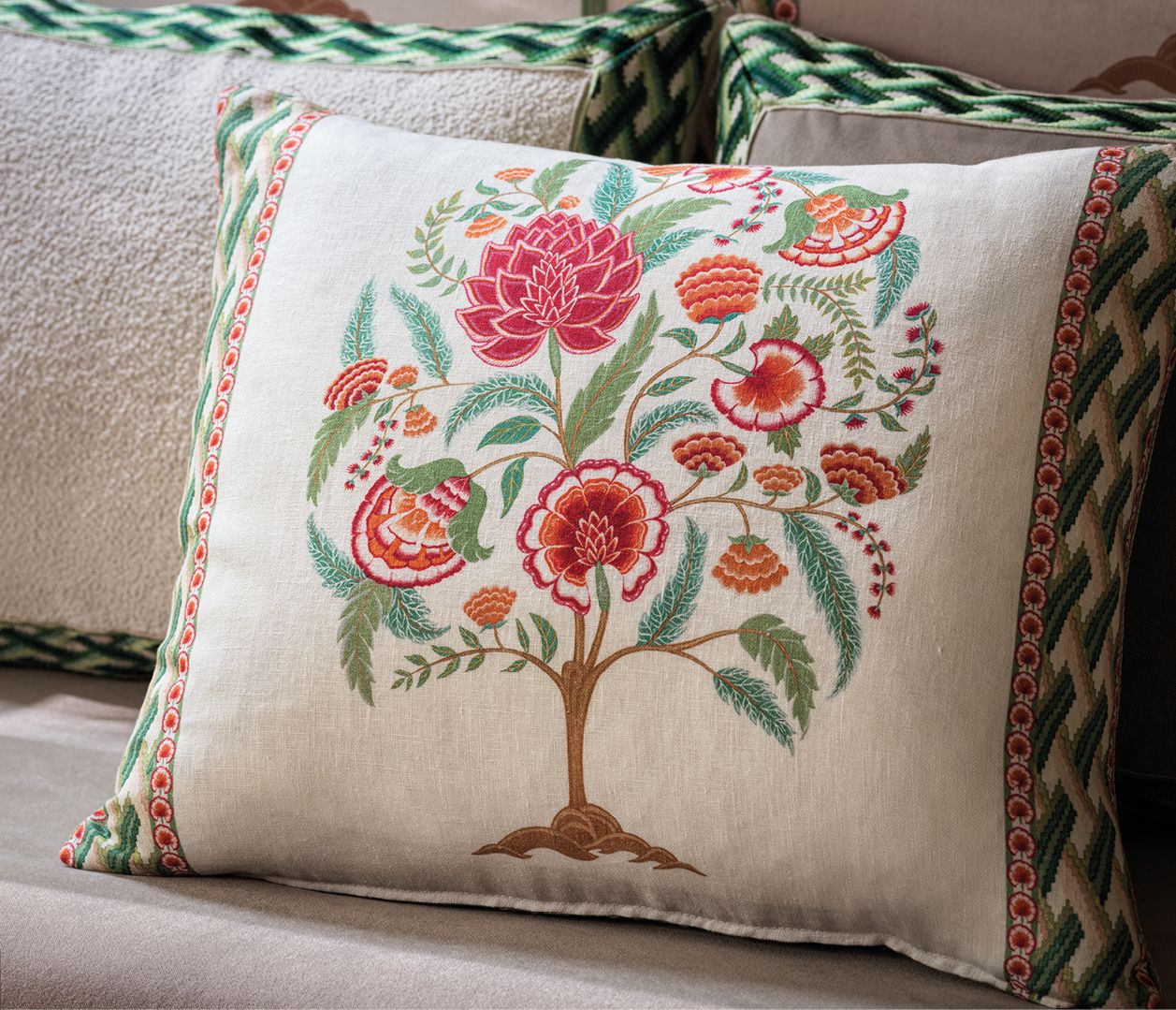 Byzance Taniska Apple/Gold - Osborne & Little - F7894-03 Fabric