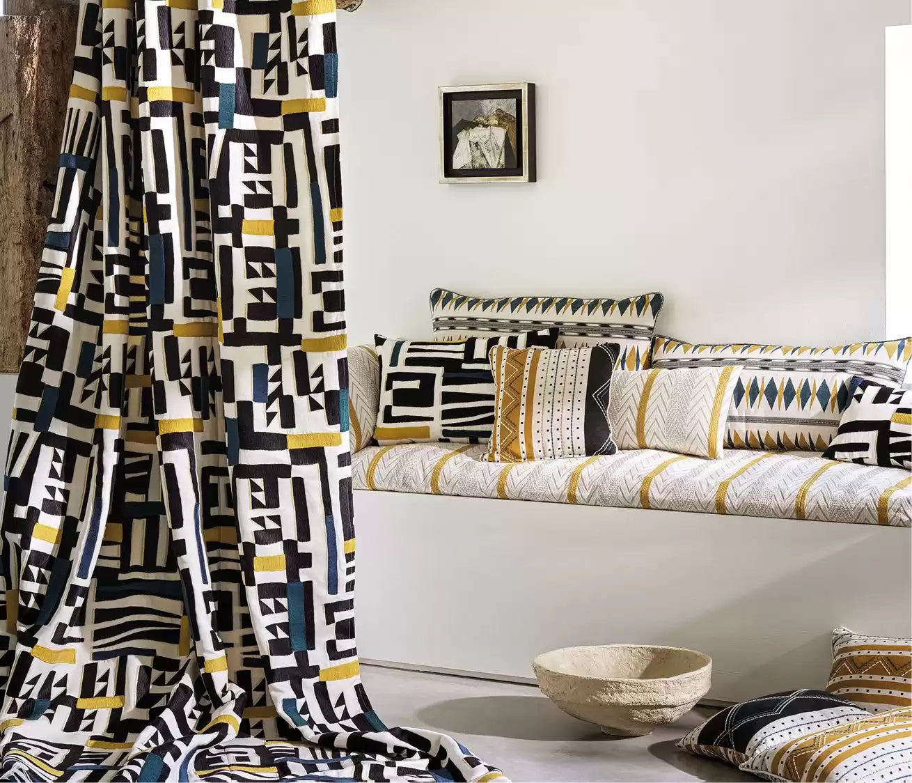 Irisa Zawaya Black/Ivory - Osborne & Little - F7830-02 Fabric