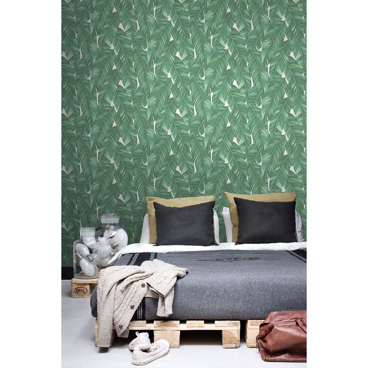 dumott-green-tropical-leaves-wallpaper-york-wallcoverings-dd139014 - York Wallcoverings Wallpaper