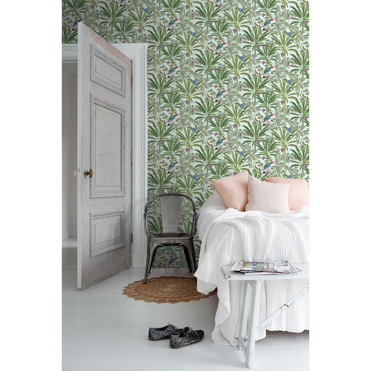 carola-green-jungle-tropics-wallpaper-york-wallcoverings-dd139189 - York Wallcoverings Wallpaper