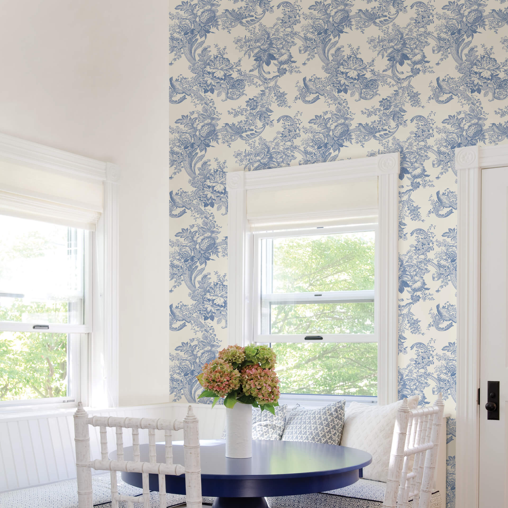 carmel-light-blue-baroque-florals-wallpaper-york-wallcoverings-2927-81602 - York Wallcoverings Wallpaper