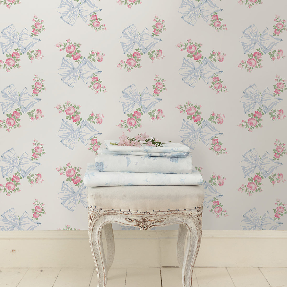 rosa-beaux-light-blue-large-bow-spot-wallpaper-york-wallcoverings-ast4113