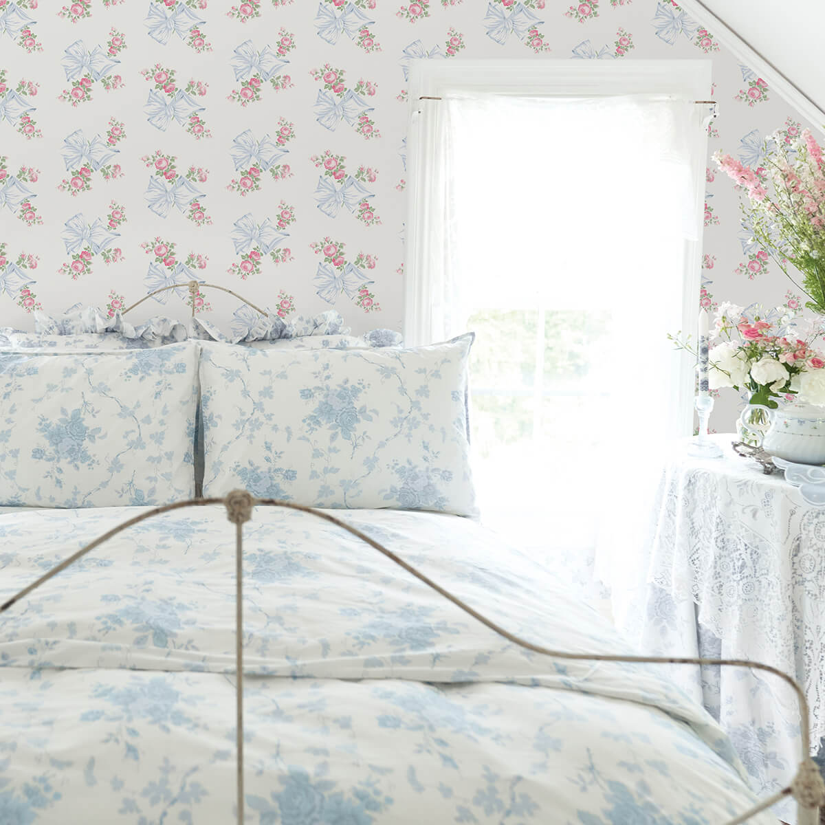 rosa-beaux-pastel-blue-large-bow-spot-wallpaper-york-wallcoverings-ast4113