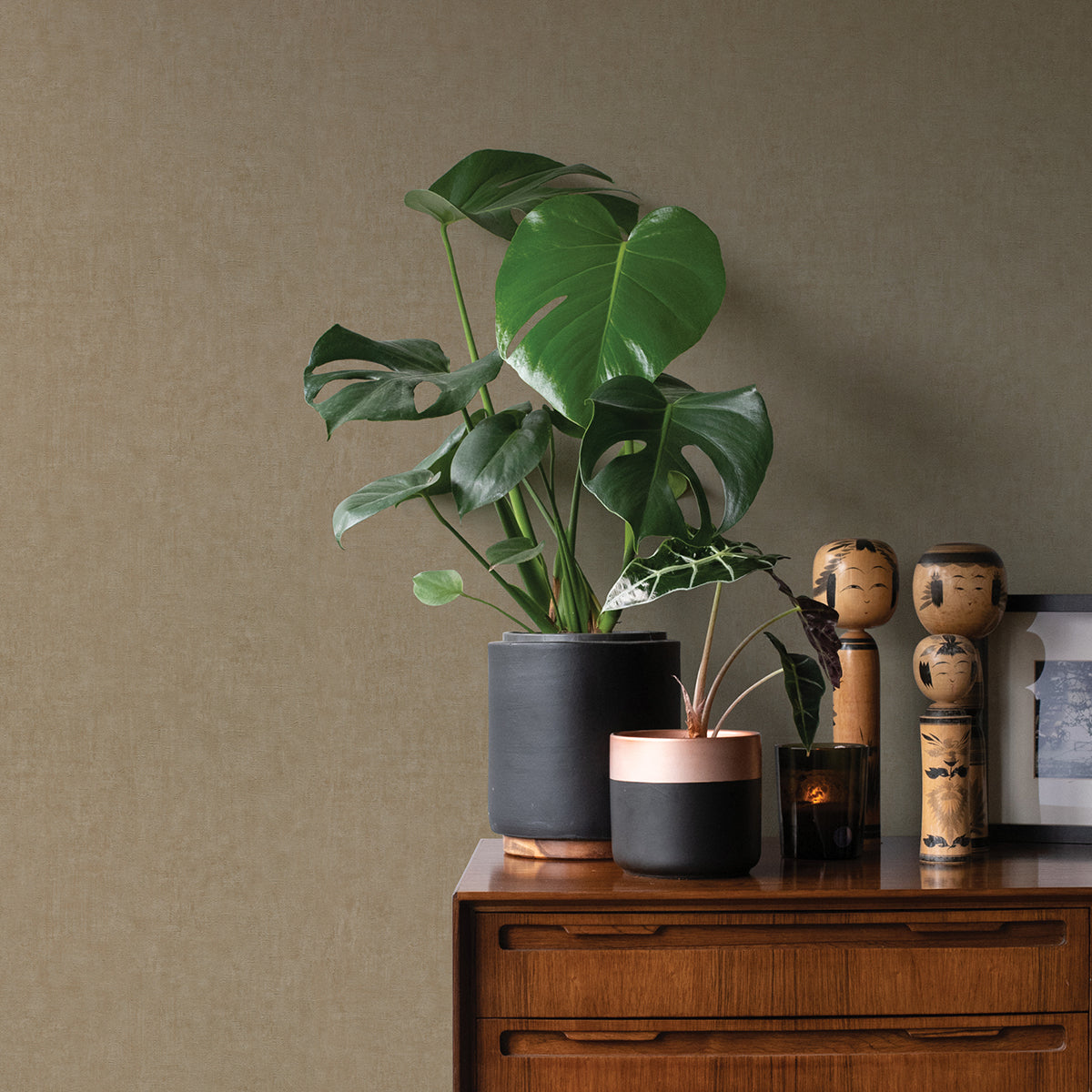 maemi-gold-distressed-wallpaper-york-wallcoverings-4035-429299