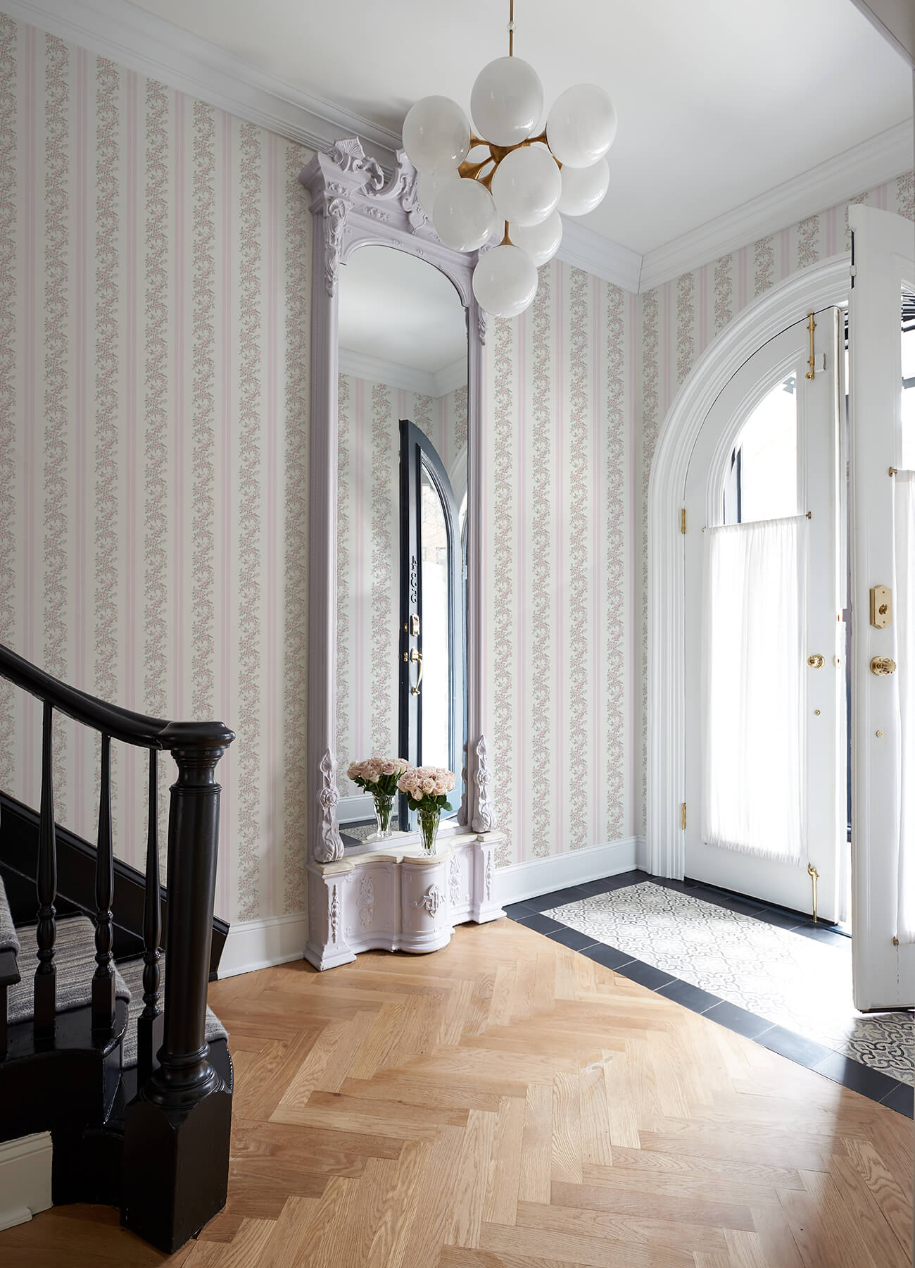 marigold-wreath-pastel-peach-floral-stripe-wallpaper-york-wallcoverings-ast4649 - York Wallcoverings Papel pintado