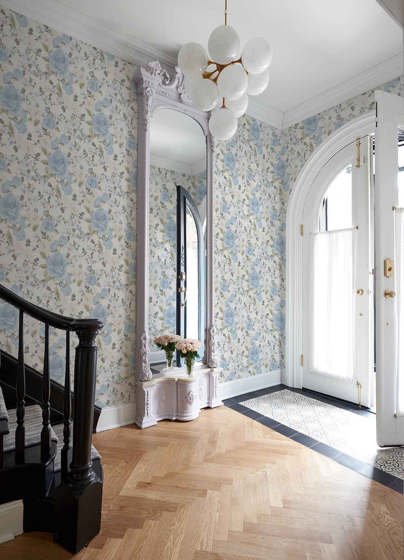 Sunset Harbor Rose Bella Lina Blue Roses & White Flowers Wallpaper - York Wallcoverings - AST4656 - York Wallcoverings Papel pintado