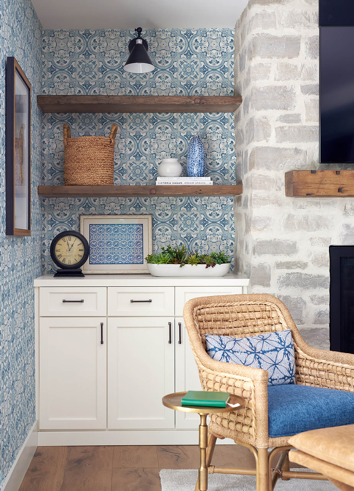 concord-blue-medallion-wallpaper-york-wallcoverings-3124-13962 - York Wallcoverings Wallpaper