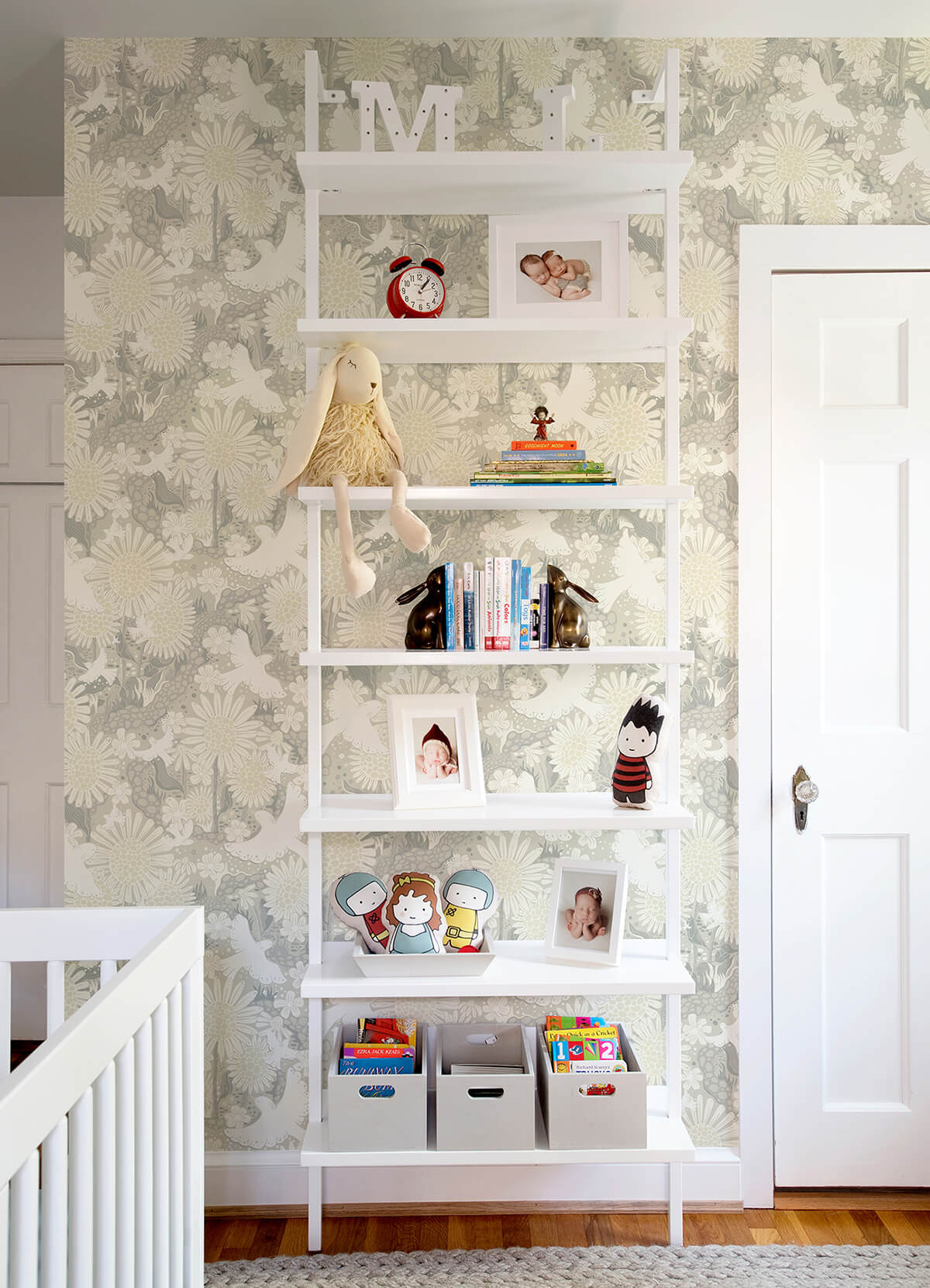 drmma-light-grey-songbirds-and-sunflowers-wallpaper-york-wallcoverings-4111-63011 - York Wallcoverings Papel pintado