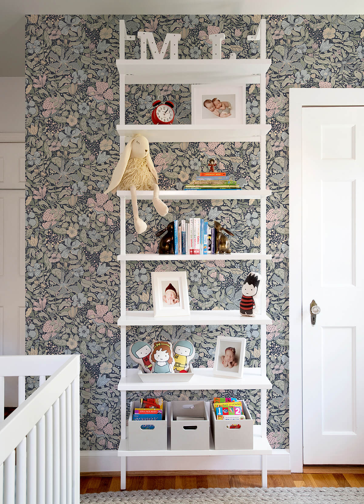 midsommar-dark-blue-floral-medley-wallpaper-york-wallcoverings-4111-63021 - York Wallcoverings Papel pintado