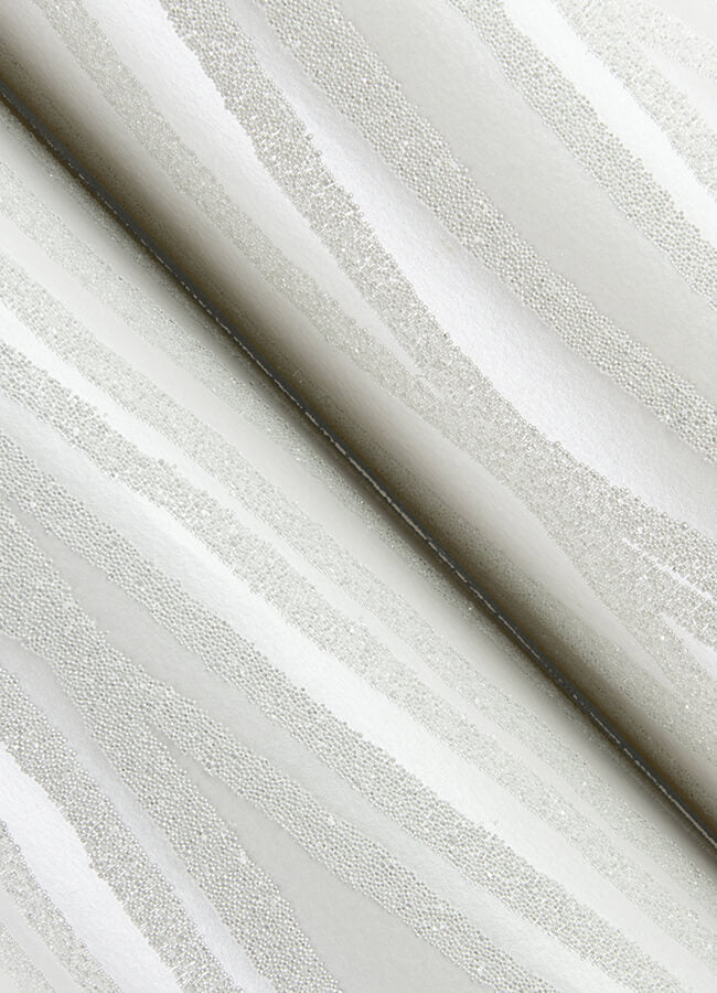 galyn-white-pearlescent-wave-wallpaper-york-wallcoverings-4121-72206 - York Wallcoverings Papel pintado