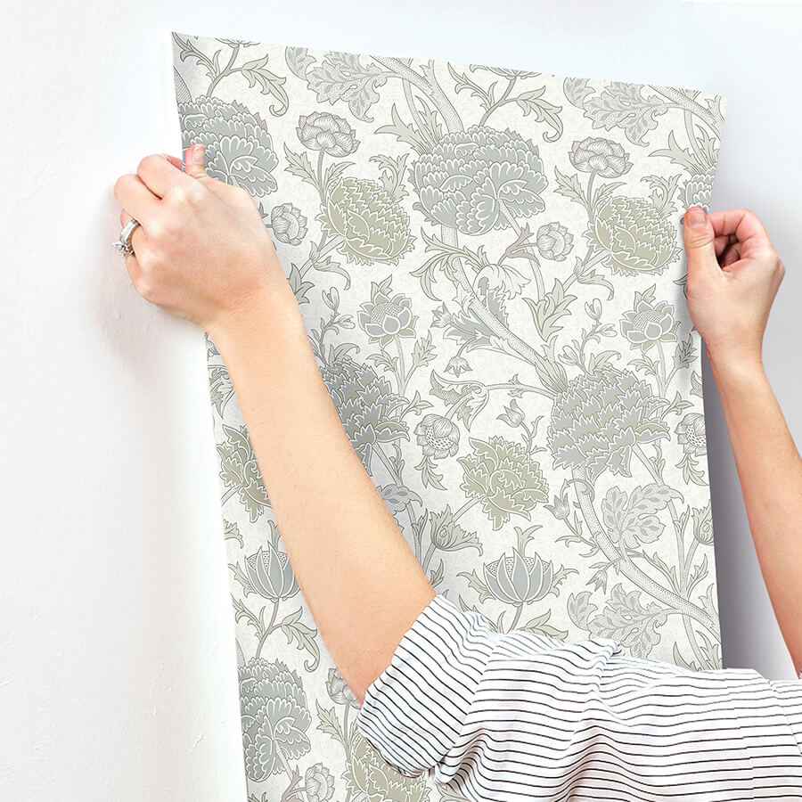 Cray Light Green Floral Trail Wallpaper - York Wallcoverings - 4153-82032 - York Wallcoverings Wallpaper