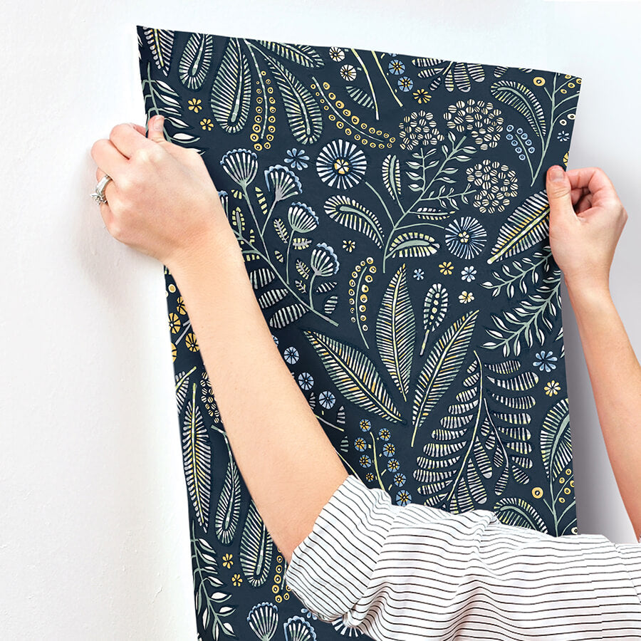 briar-navy-floral-wallpaper-york-wallcoverings-4135-27293 - York Wallcoverings Wallpaper