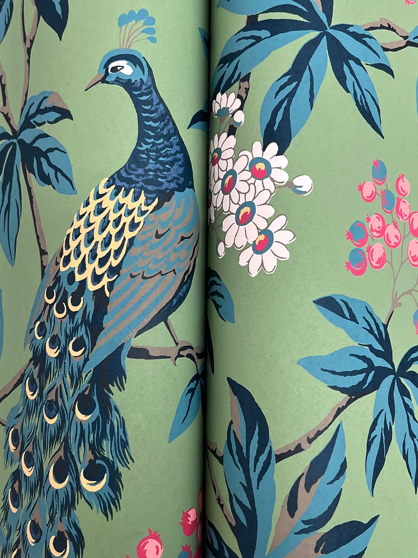 peacock-estate-wallpaper-green-york-wallcoverings-mx9664
