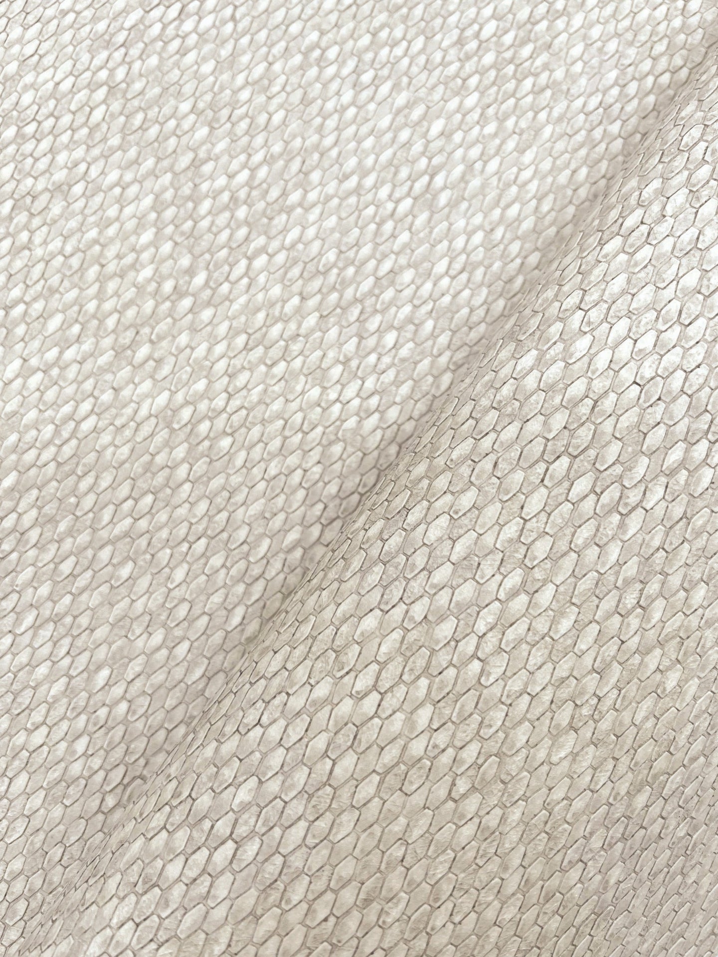 stretched-hexagons-wallpaper-light-grey-york-wallcoverings-y6231103