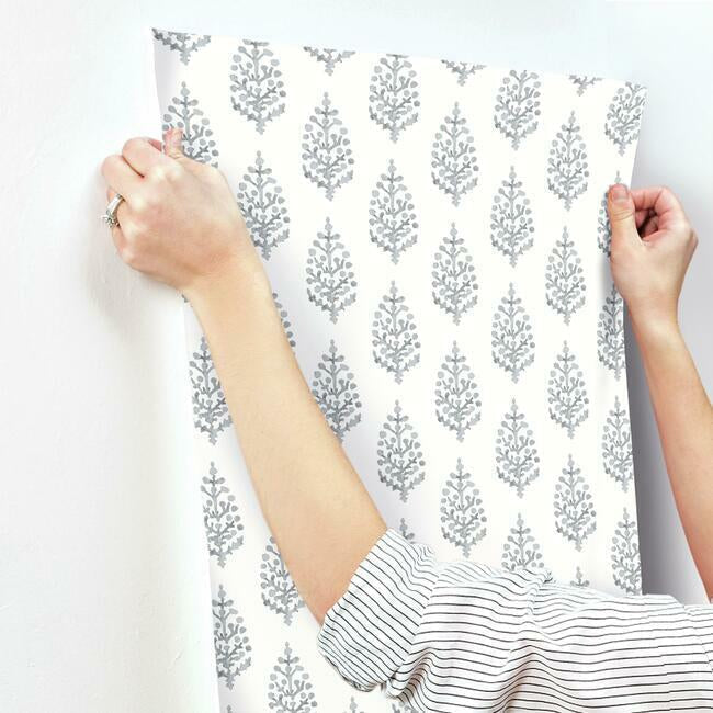 paisley-on-calico-wallpaper-grey-york-wallcoverings-fh4070