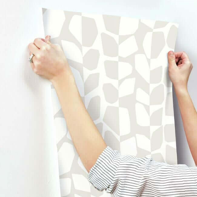 primitive-vines-white-cream-wallpaper-york-wallcoverings-bw3891 - York Wallcoverings Wallpaper