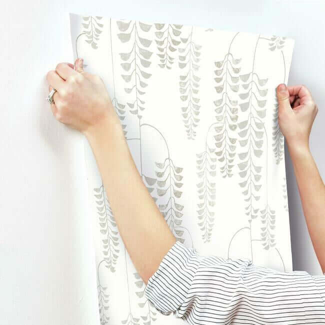 deco-wisteria-white-cream-wallpaper-york-wallcoverings-bw3942 - York Wallcoverings Wallpaper