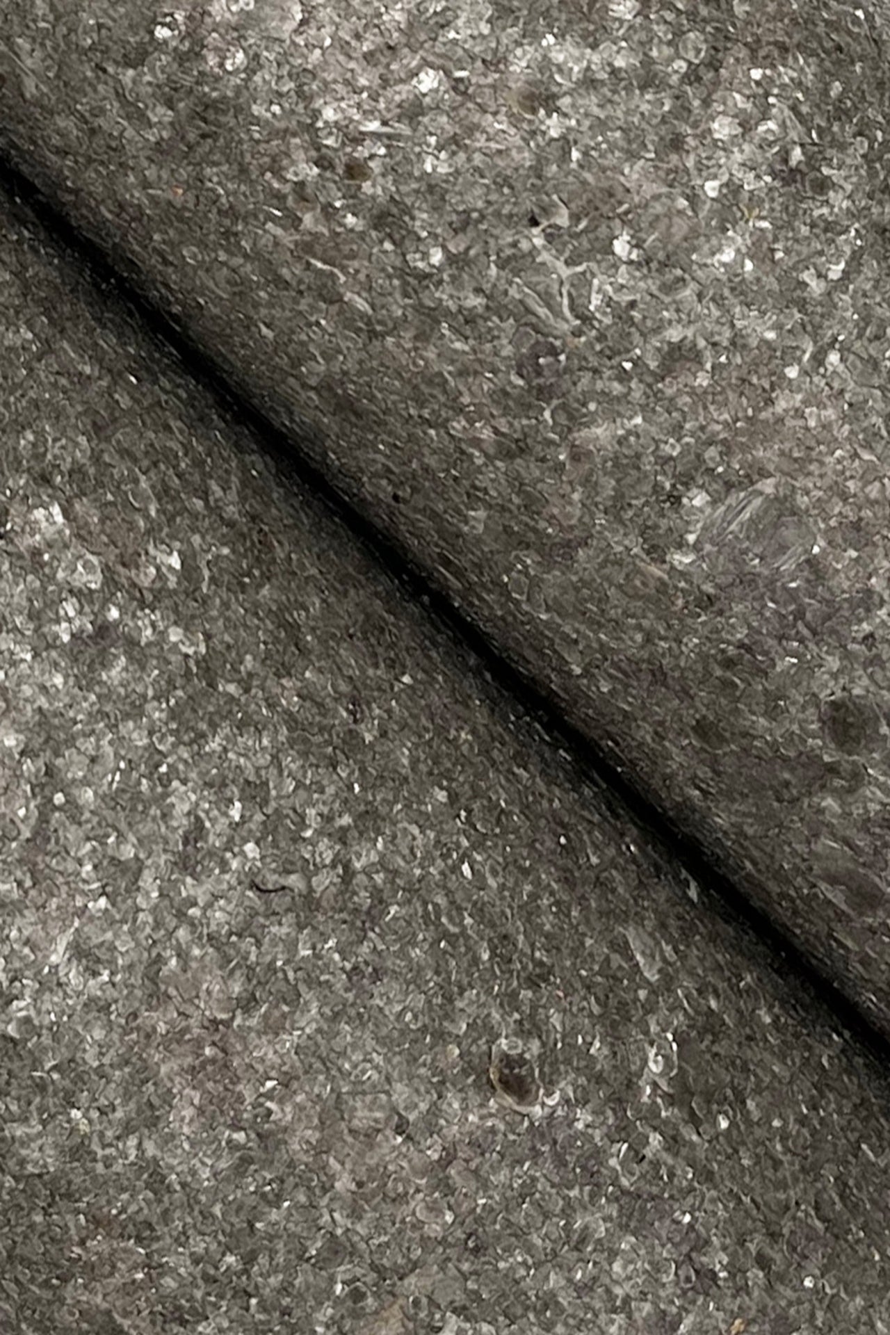 brilliant-mica-wallpaper-graphite-york-wallcoverings-gv0215