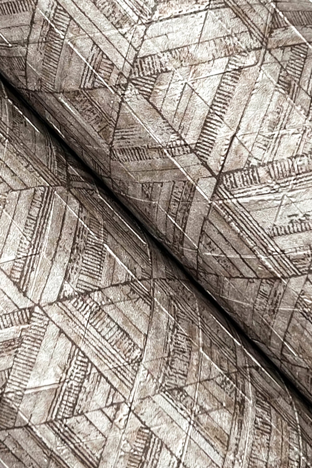 rune-high-performance-vinyl-wallpaper-tortoiseshell-york-wallcoverings-ud2582n