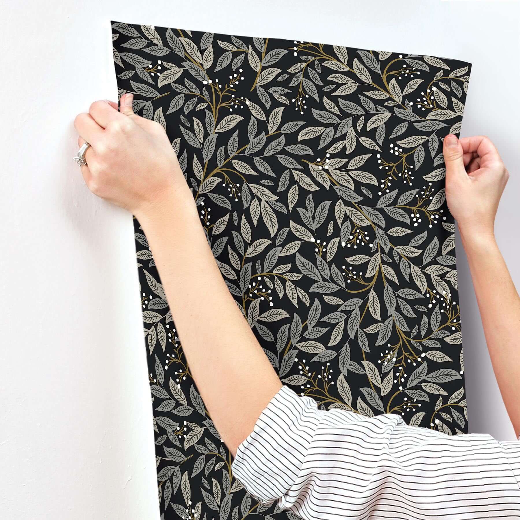 willowberry-wallpaper-black-york-wallcoverings-rf7462 - York Wallcoverings Wallpaper