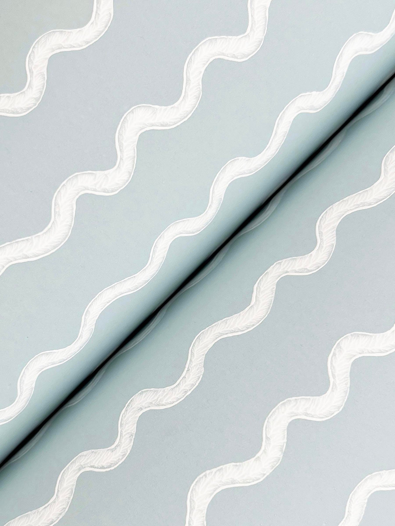 rickrack-wallpaper-light-blue-york-wallcoverings-rf7552