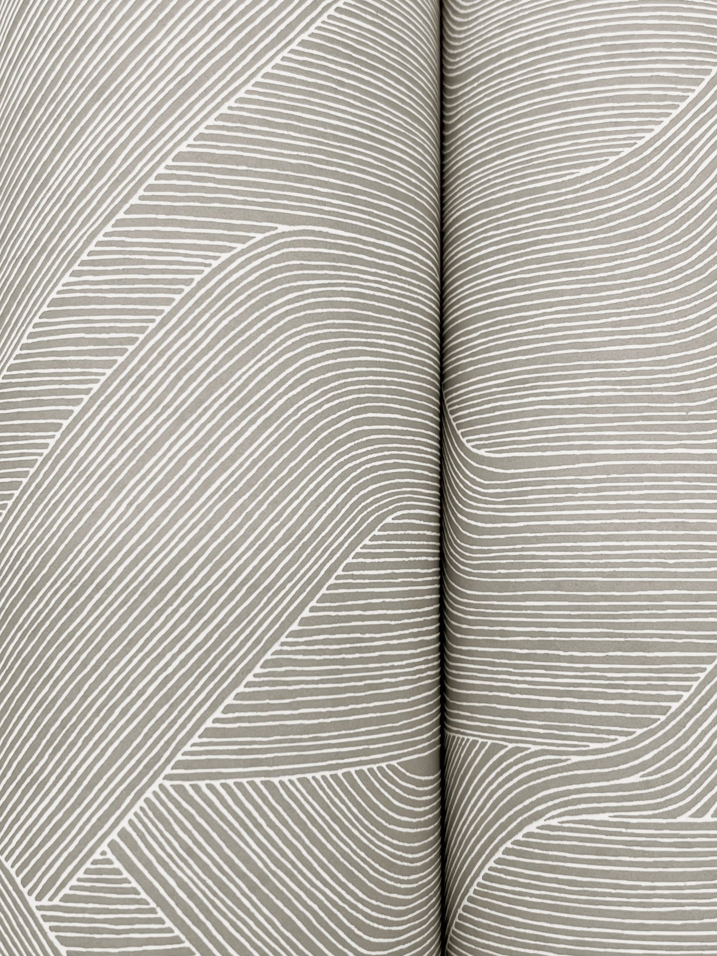 fine-line-geometric-wallpaper-grey-york-wallcoverings-nt6191