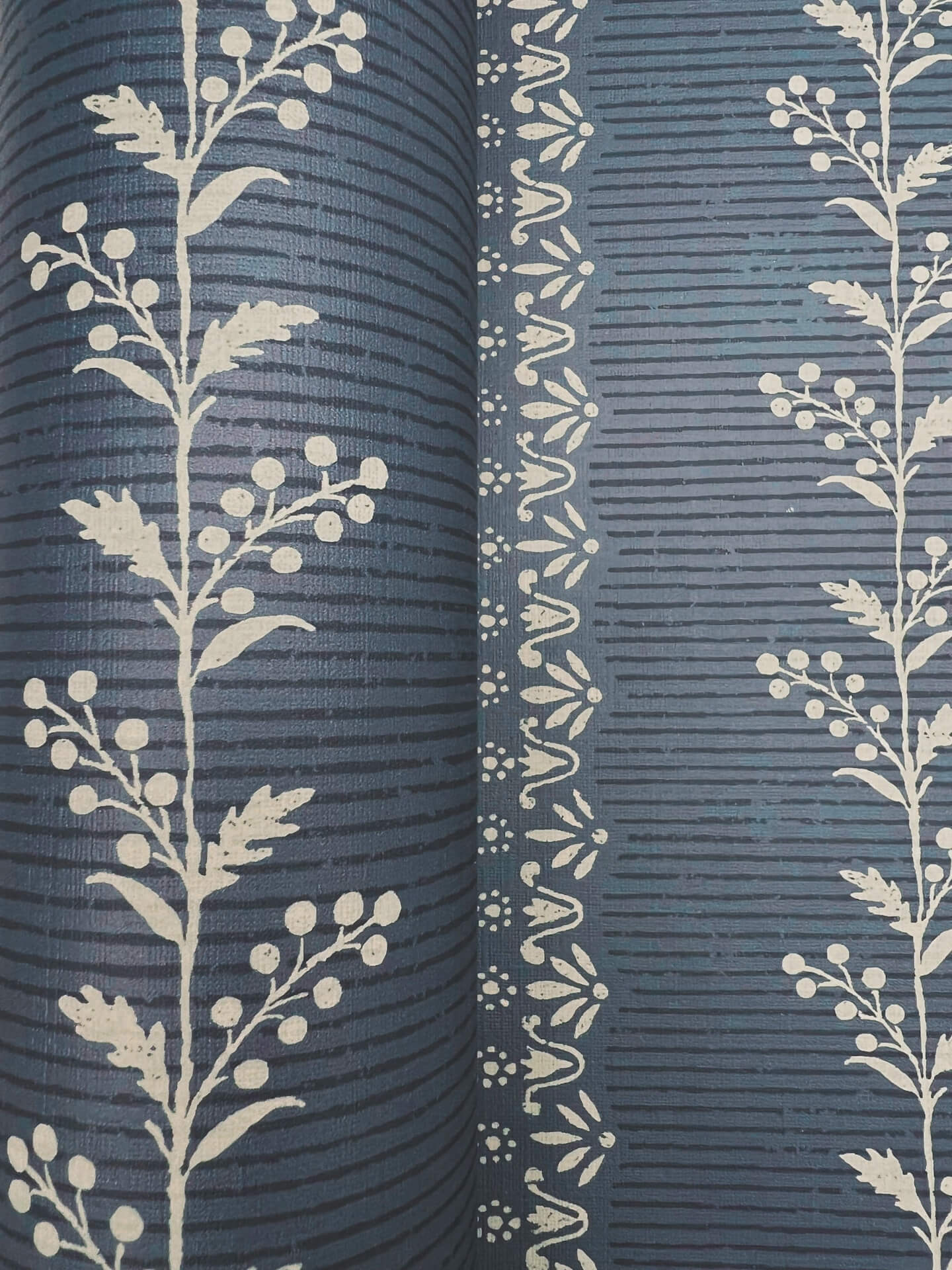 everleigh-navy-wallpaper-york-wallcoverings-mf4766 - York Wallpaper Wallpaper