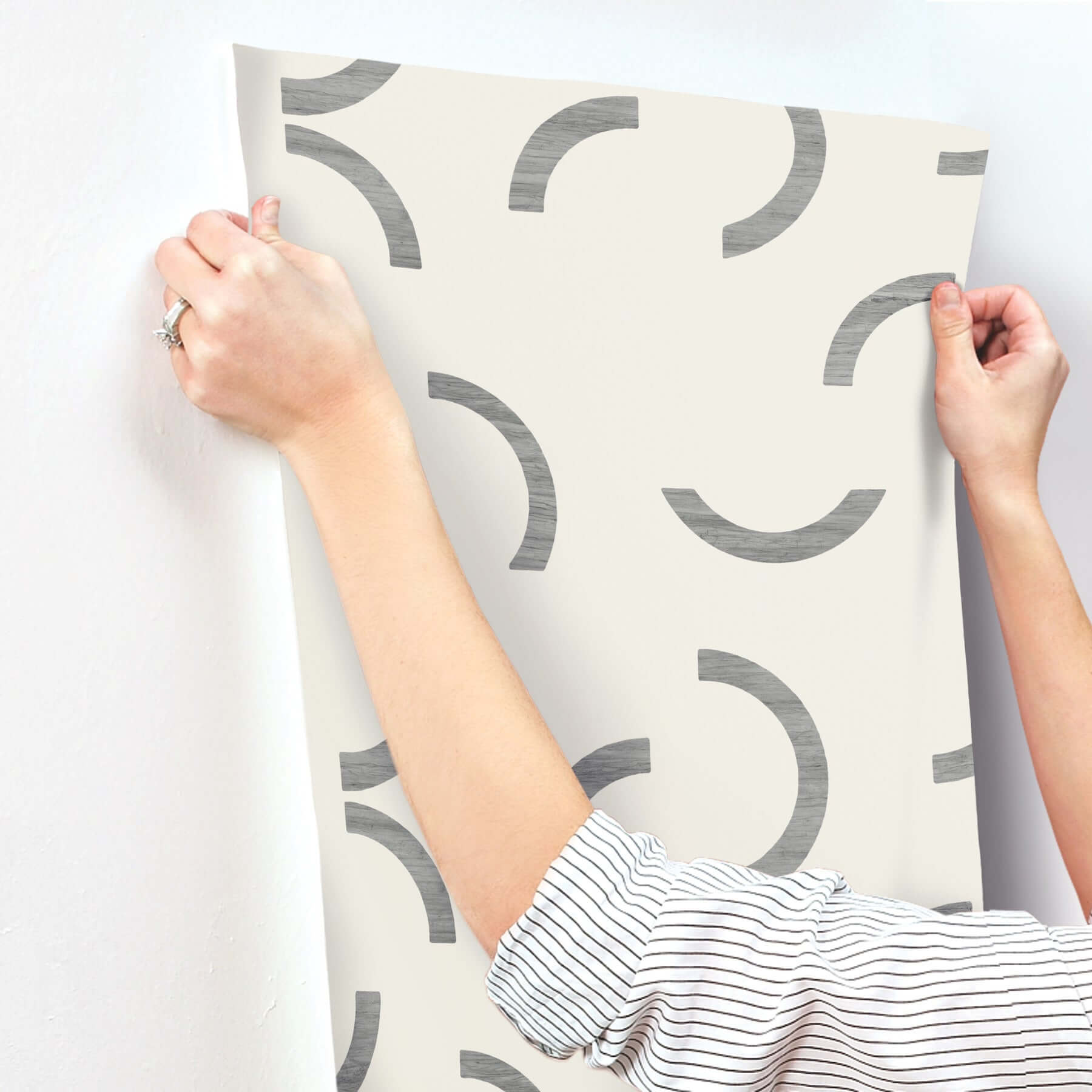 lunula-black-wallpaper-york-wallcoverings-fm1022 - York Wallpaper Wallpaper