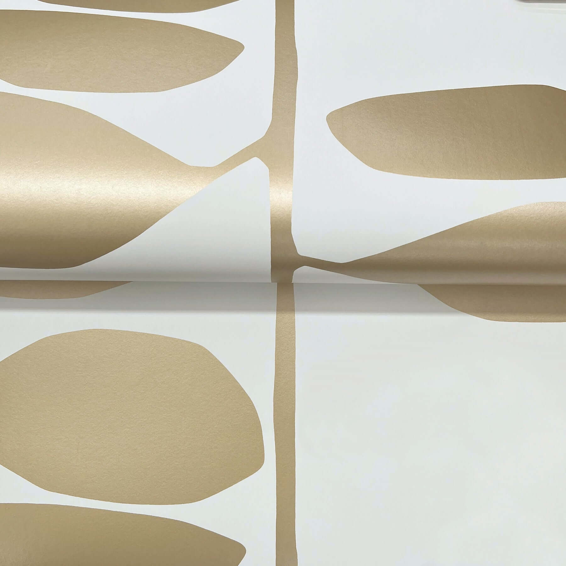 sculpted-vines-gold-wallpaper-york-wallcoverings-zm2803 - York Wallcoverings Wallpaper