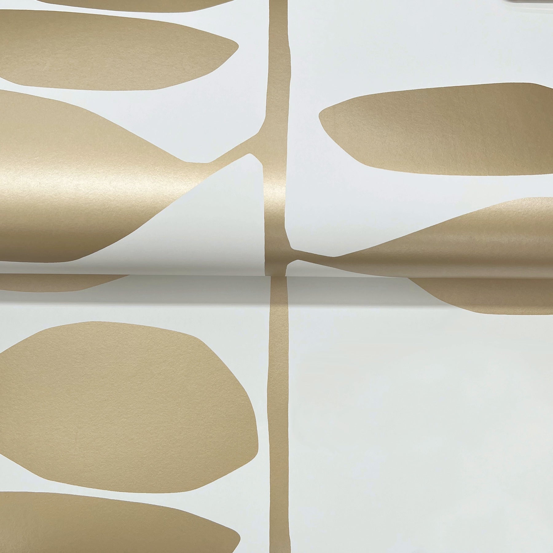 sculpted-vines-wallpaper-gold-york-wallcoverings-zm2803