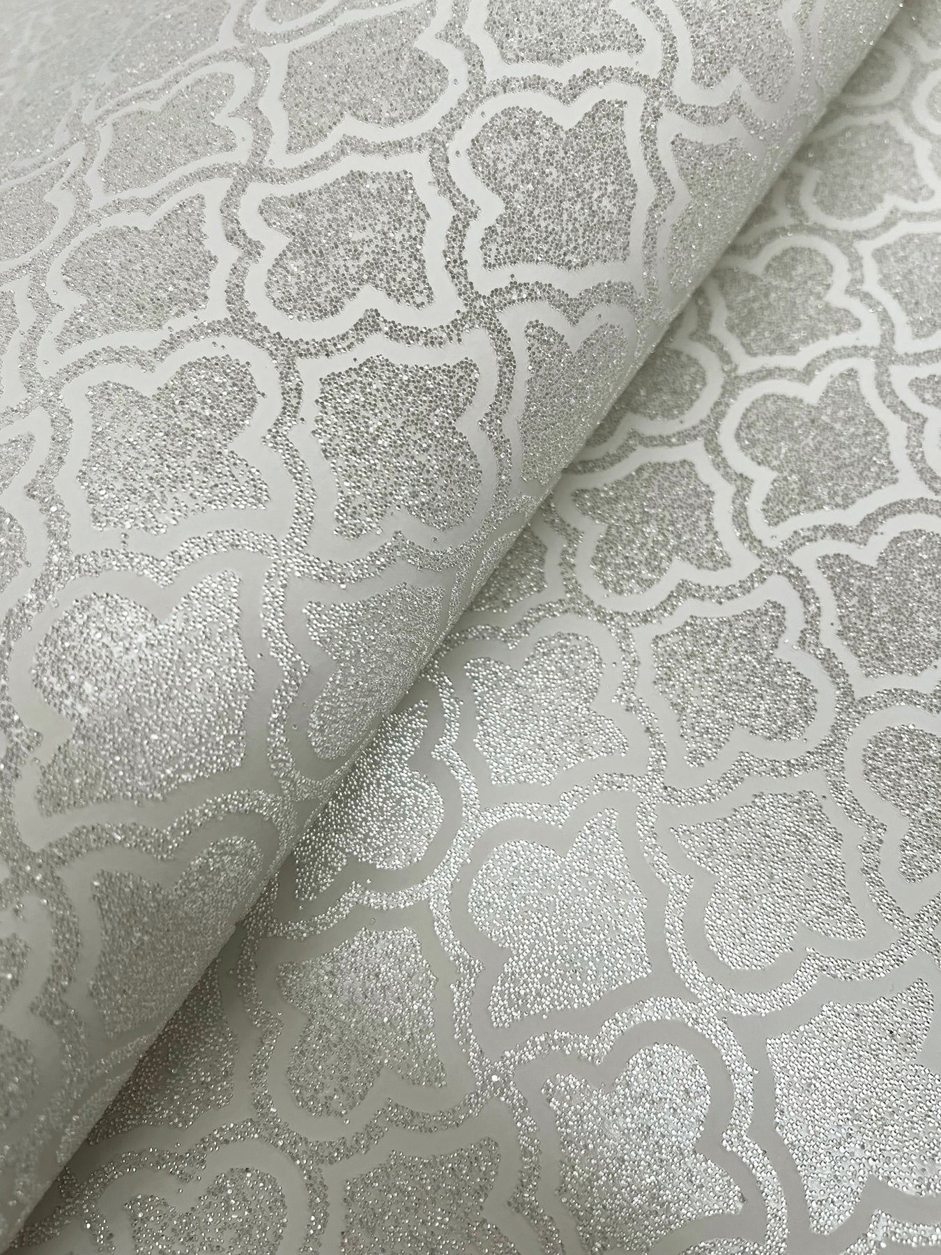 uptown-glam-wallpaper-beige-york-wallcoverings-df3337