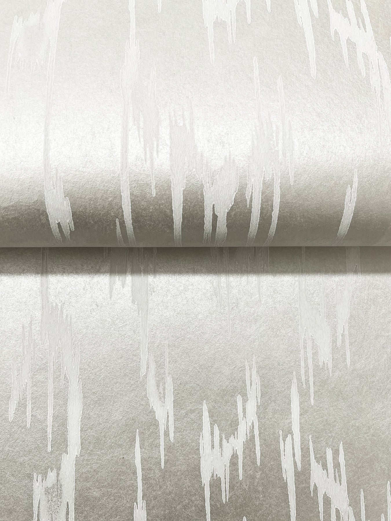 flowing-wallpaper-pearl-york-wallcoverings-df3366