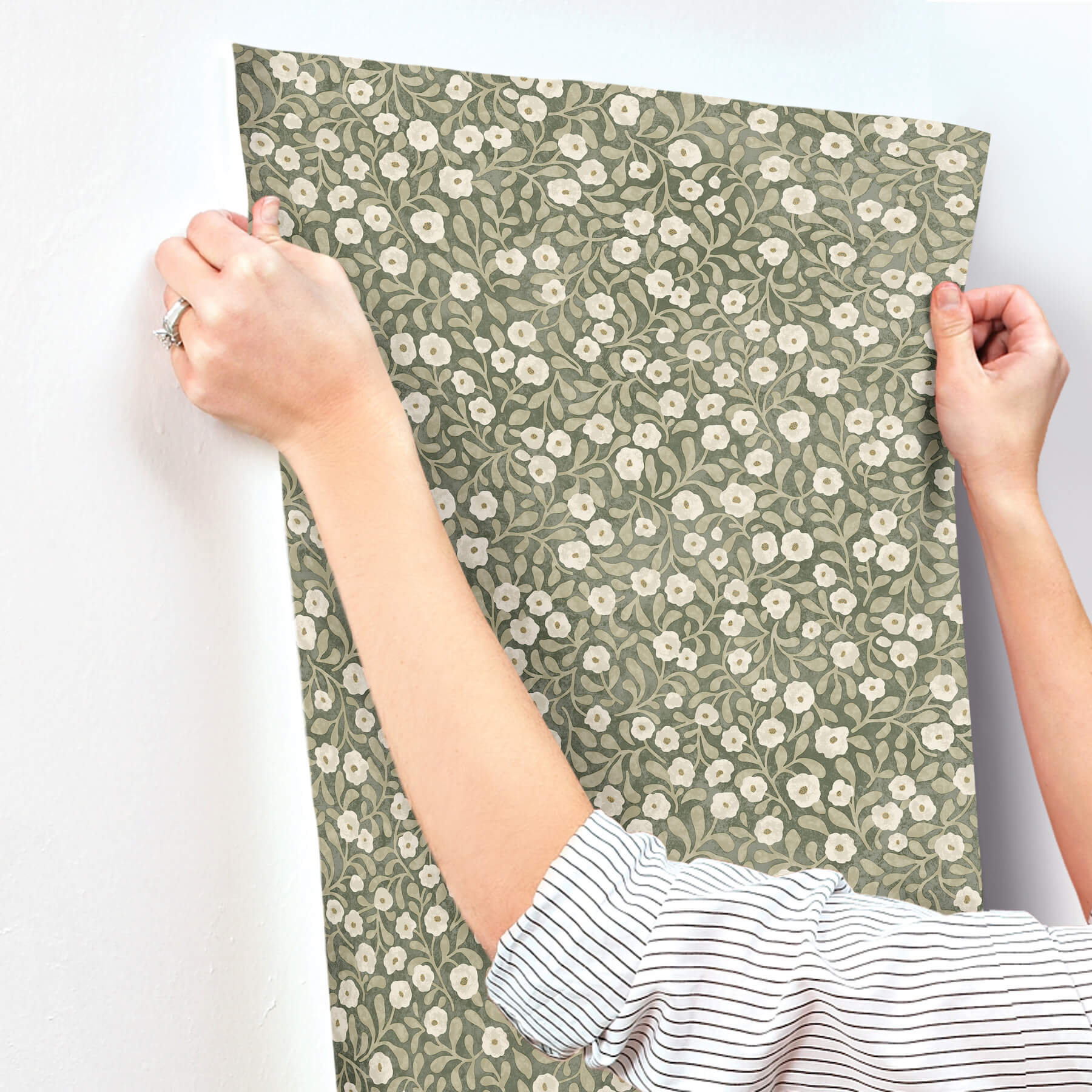 poppy-trail-green-floral-wallpaper-york-wallcoverings-4169-83132 - York Wallcoverings Wallpaper