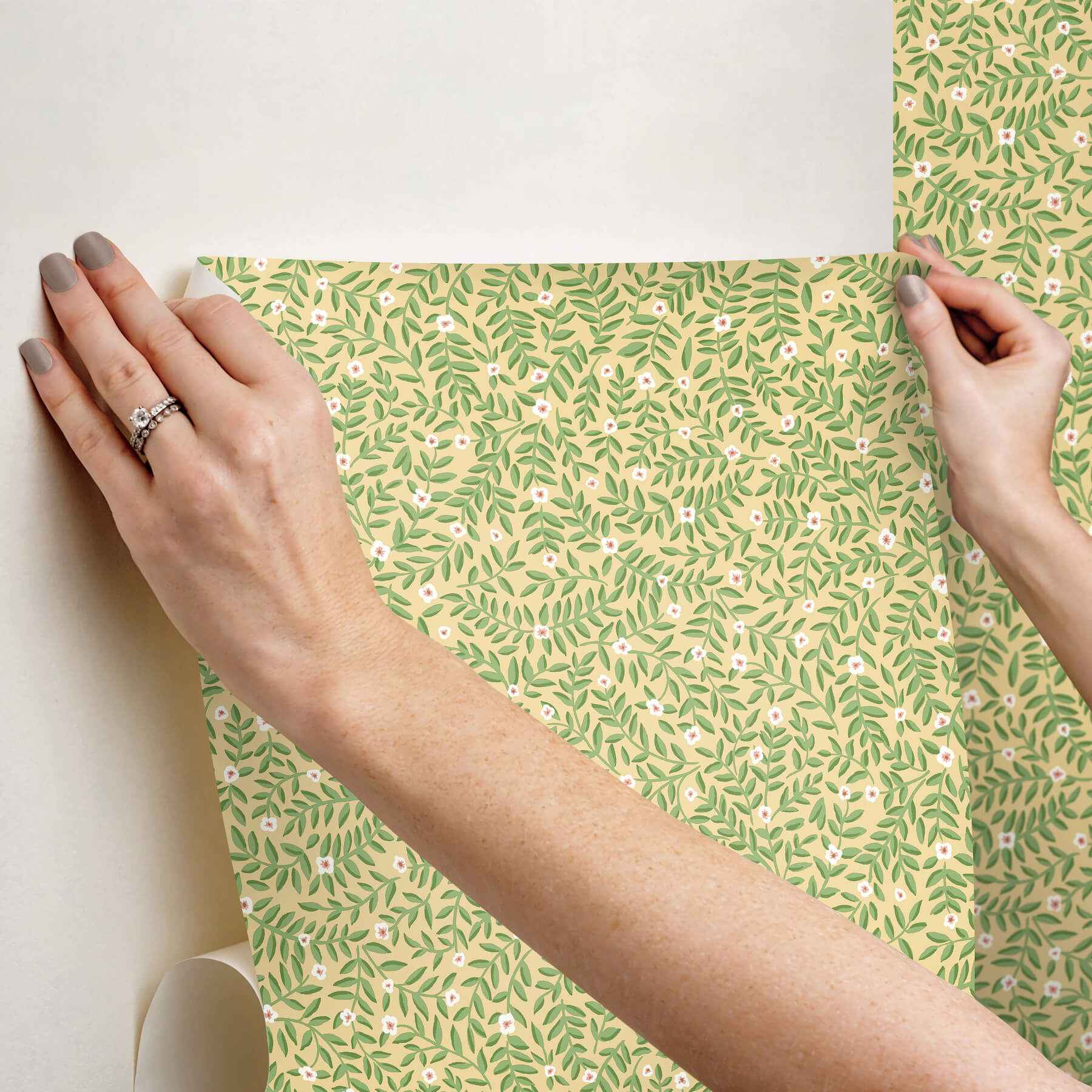Elodie Gold Petite Floral Premium Peel + Stick Wallpaper - York Wallcoverings - PSW1671RL - York Wallcoverings Papel pintado