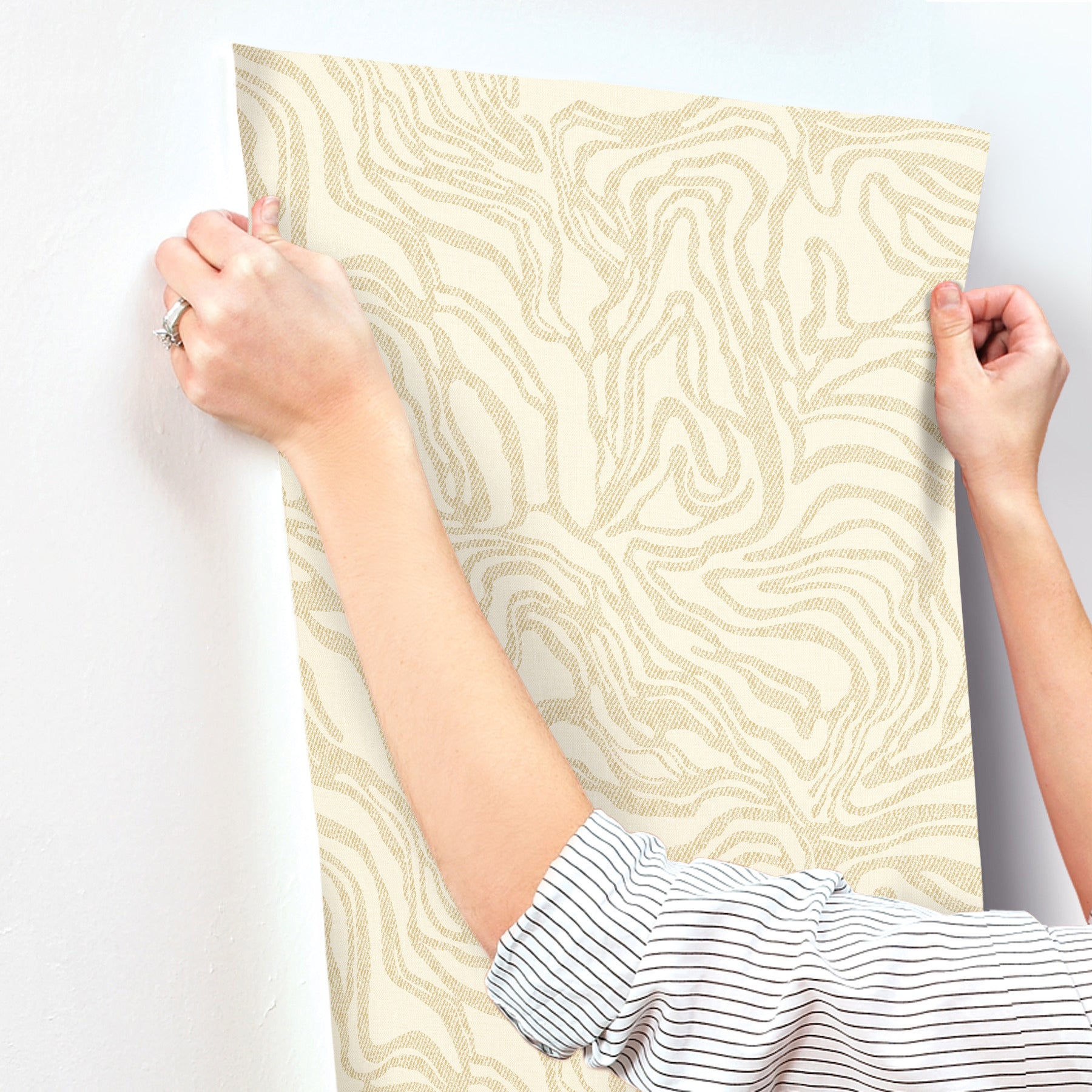 massar-gold-modern-marbled-wallpaper-york-wallcoverings-4177-27705