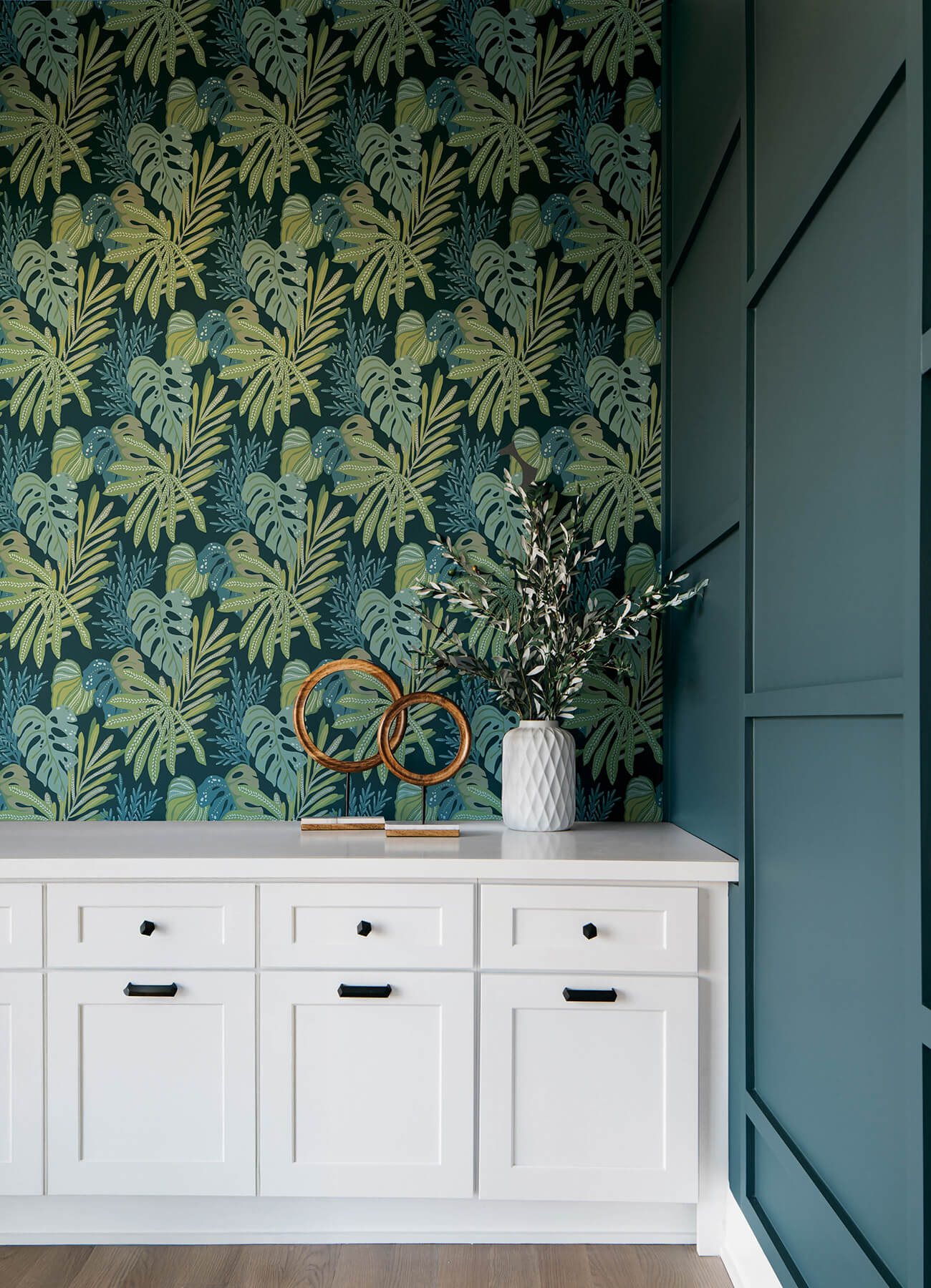 alocasia-green-tropical-foliage-wallpaper-york-wallcoverings-4177-27739 - York Wallcoverings Papel pintado