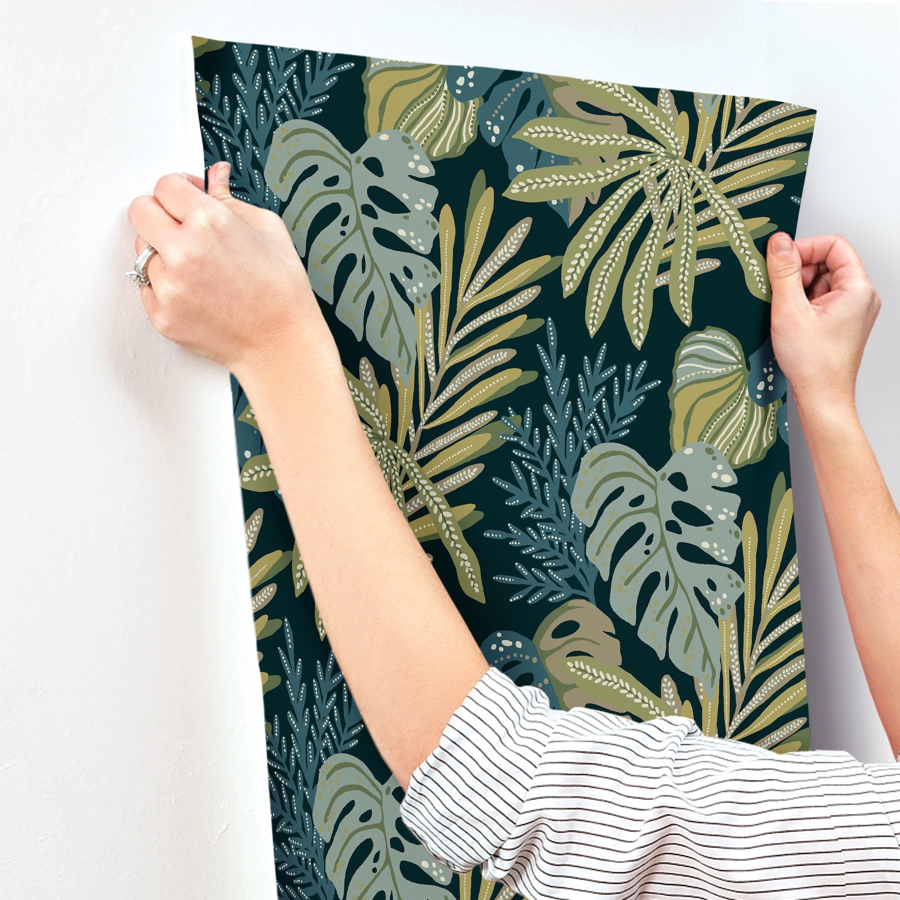 alocasia-green-tropical-foliage-wallpaper-york-wallcoverings-4177-27739