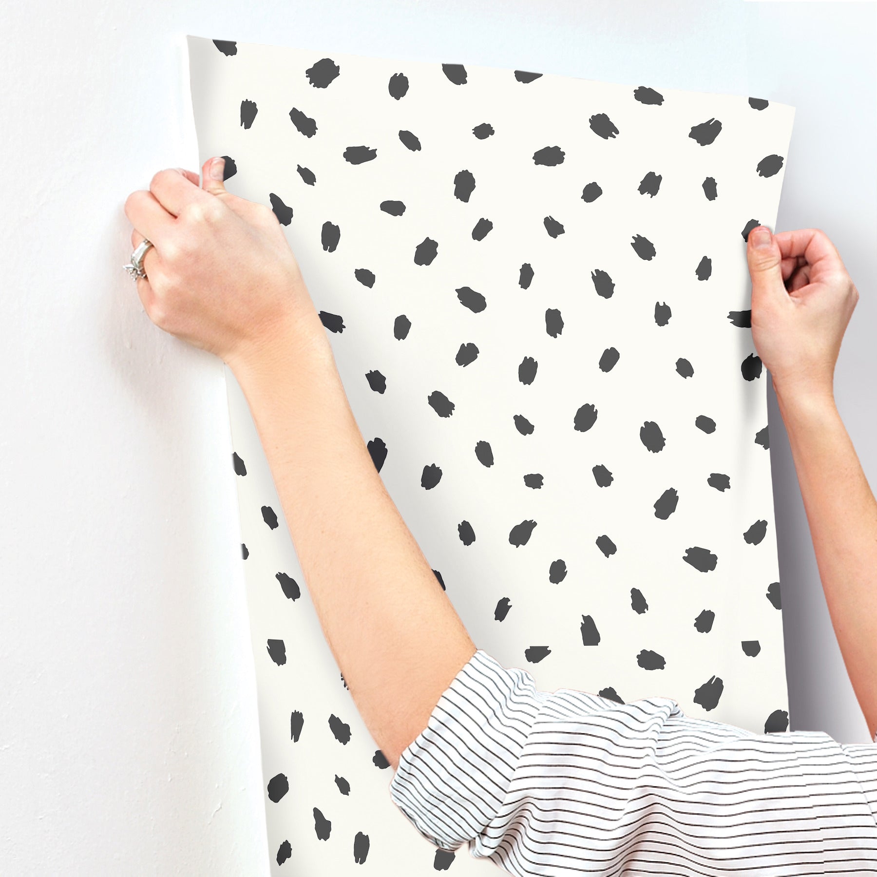 animal-spots-black-polka-dot-wallpaper-york-wallcoverings-4203-27542 - York Wallpaper Wallpaper