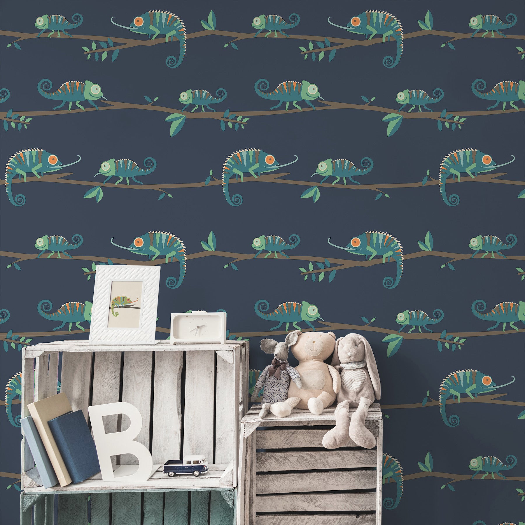 chameleon-family-navy-canopy-stroll-wallpaper-york-wallcoverings-4203-27560 - York Wallcoverings Papel pintado