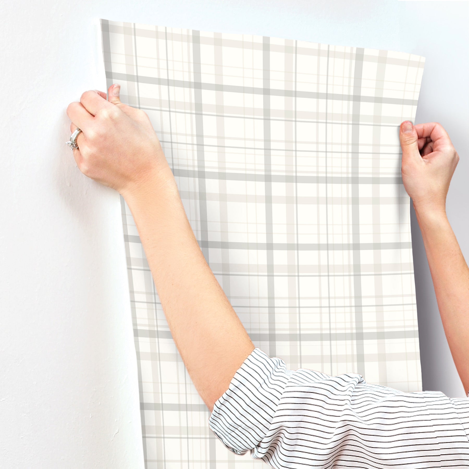 burgess-light-grey-plaid-wallpaper-york-wallcoverings-4192-83407