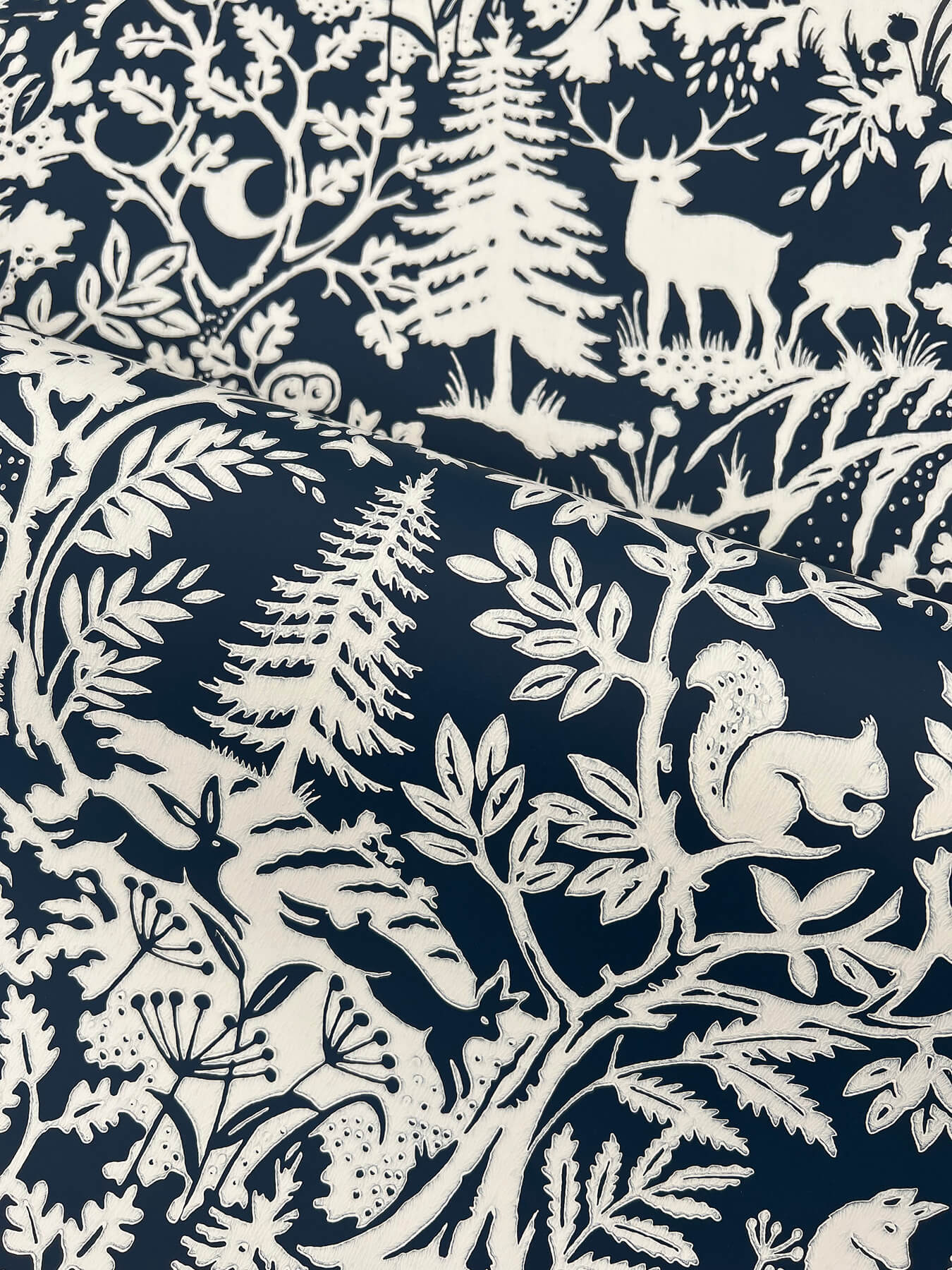 alrick-navy-forest-venture-wallpaper-york-wallcoverings-3125-72324 - York Wallcoverings Papel pintado